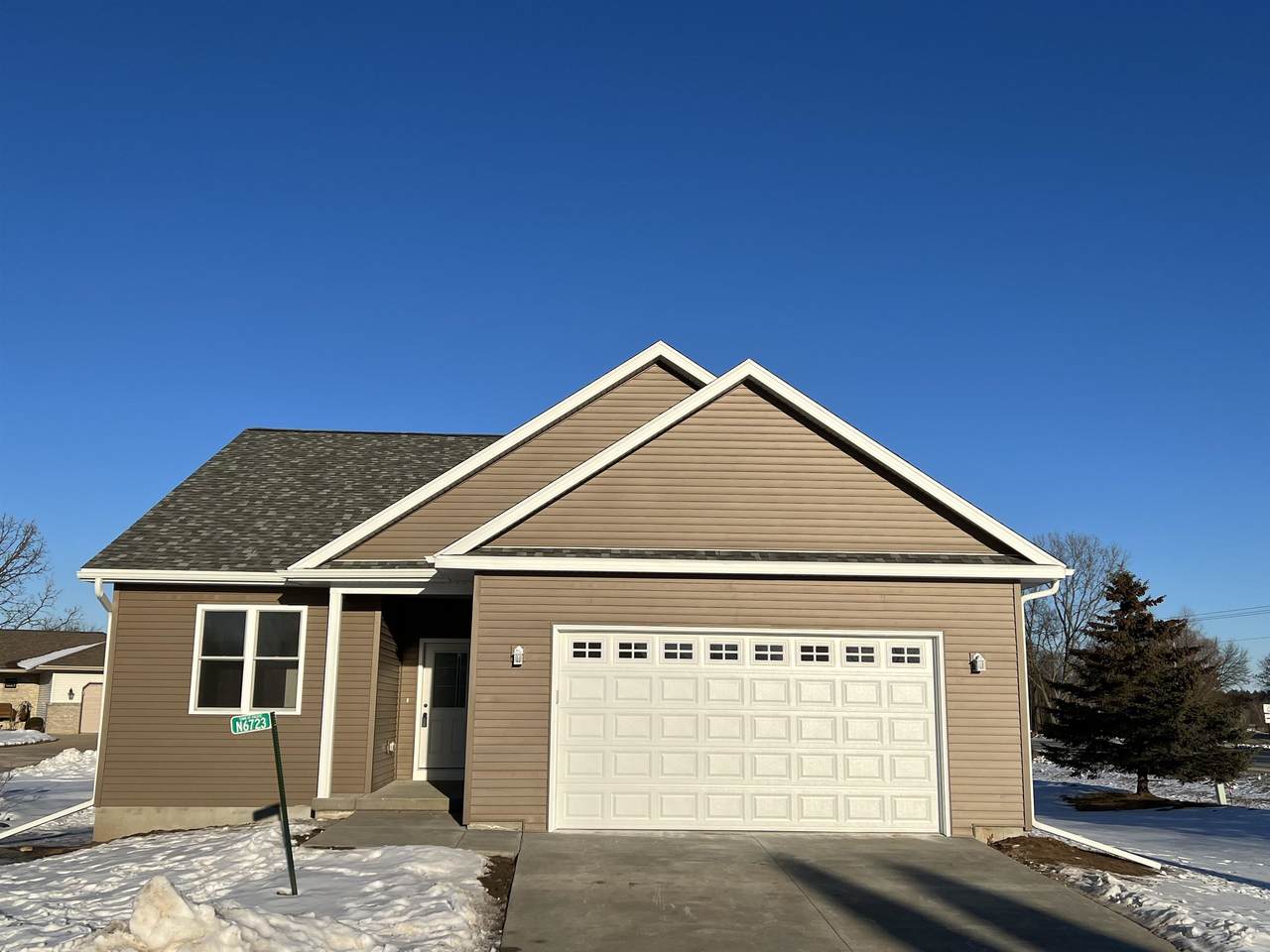 N6723 Clover Ln - Photo 1