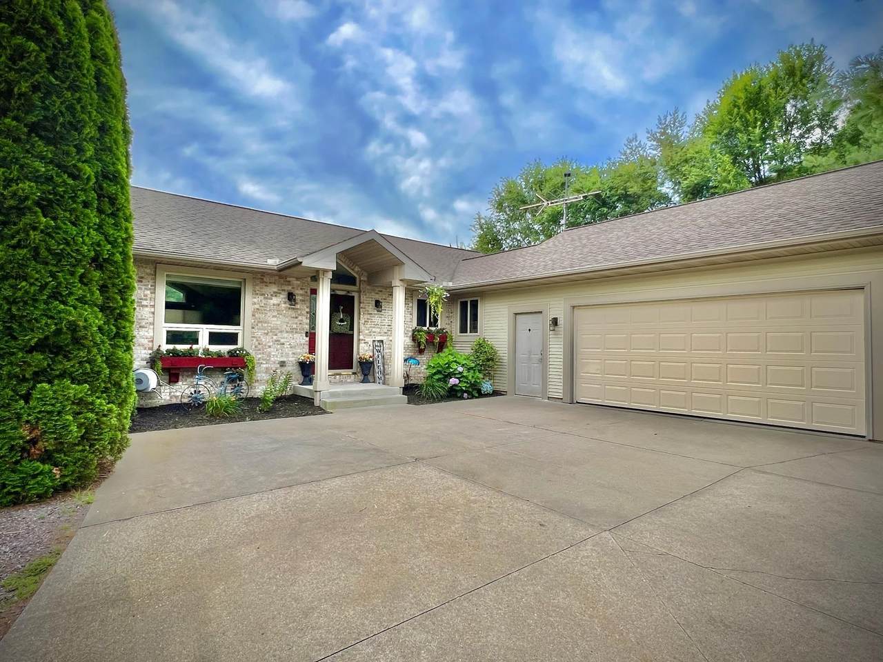 E9349 Magnolia Ct - Photo 1