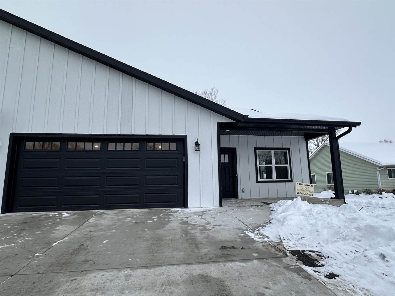 1220 Prairie Avenue - Photo 1