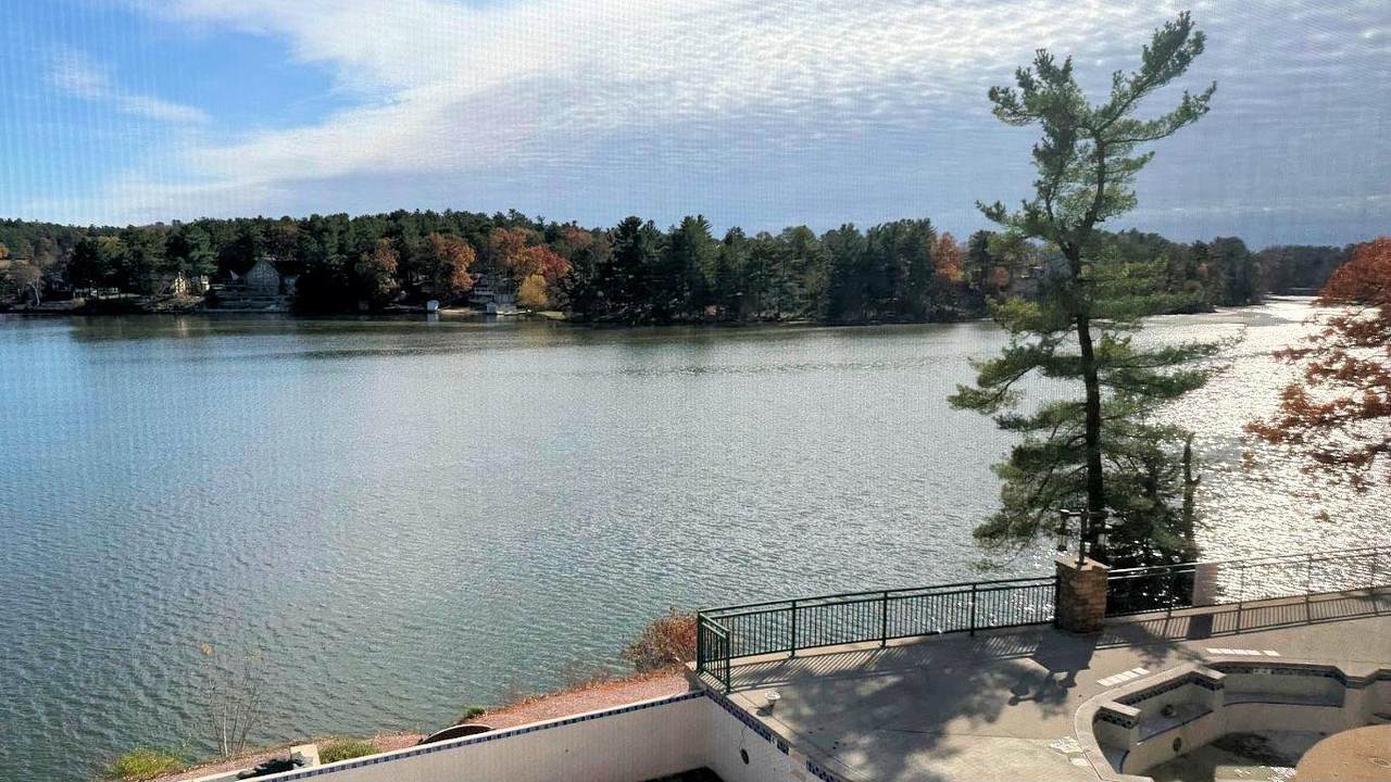 350 Hiawatha Drive - Photo 1