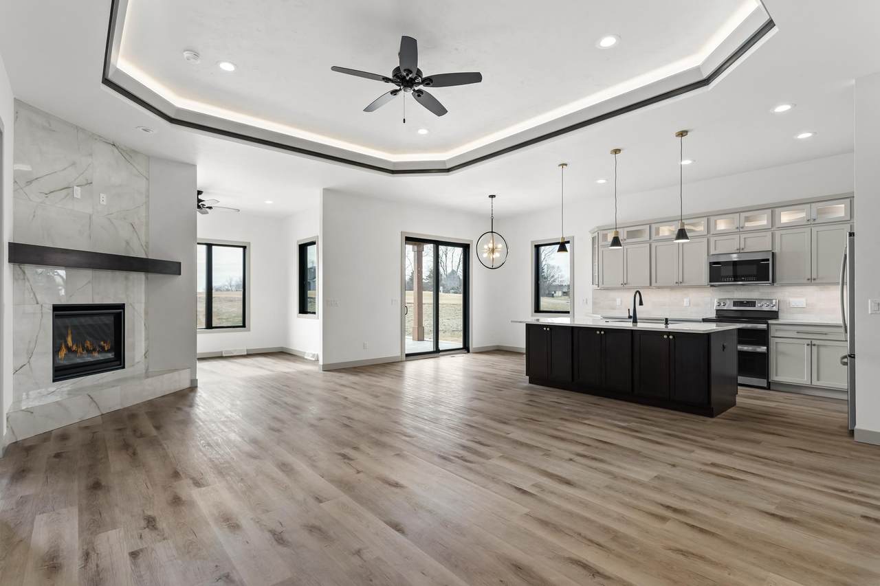 353 Ridge View Drive - Photo 1