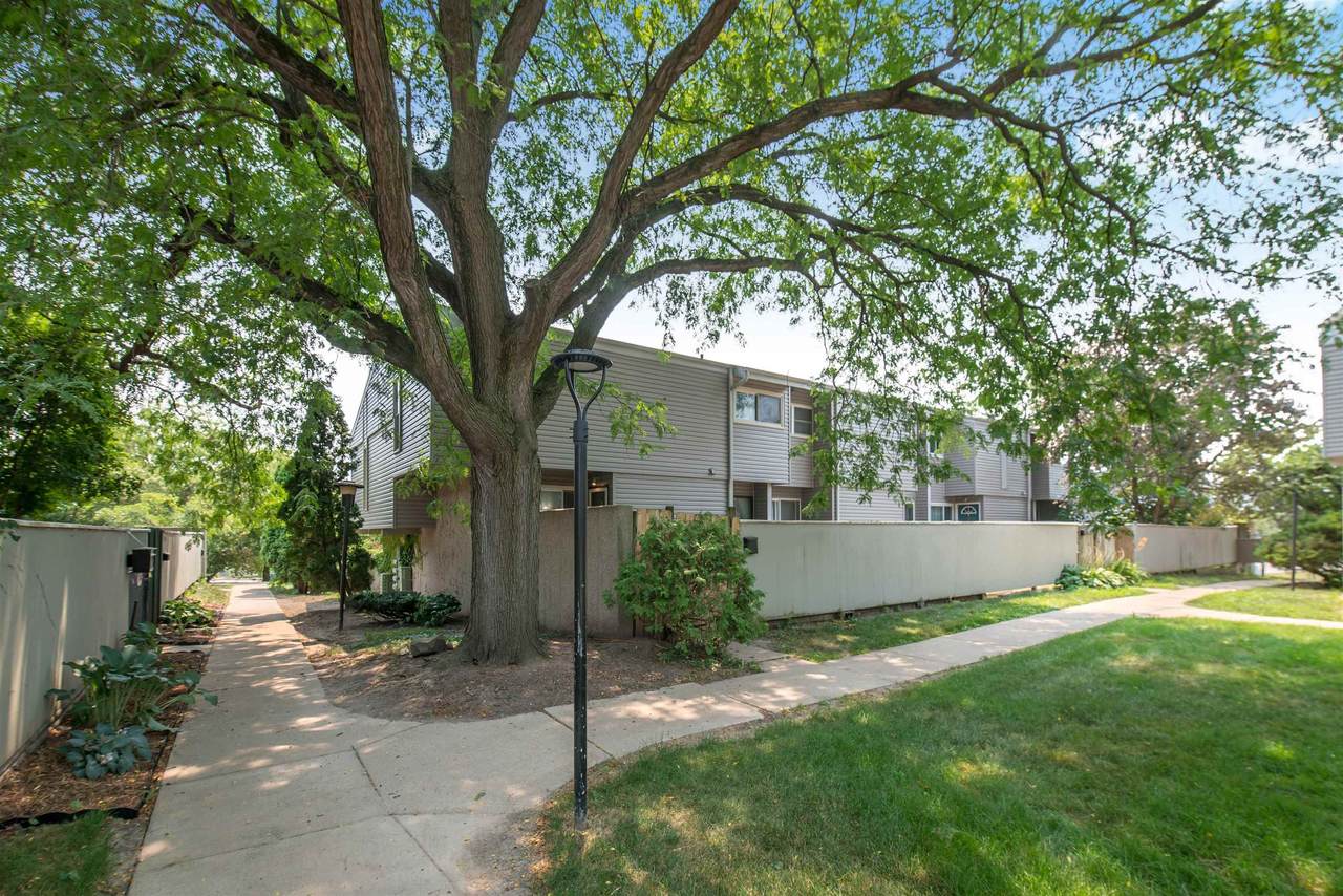 505 East Bluff - Photo 1