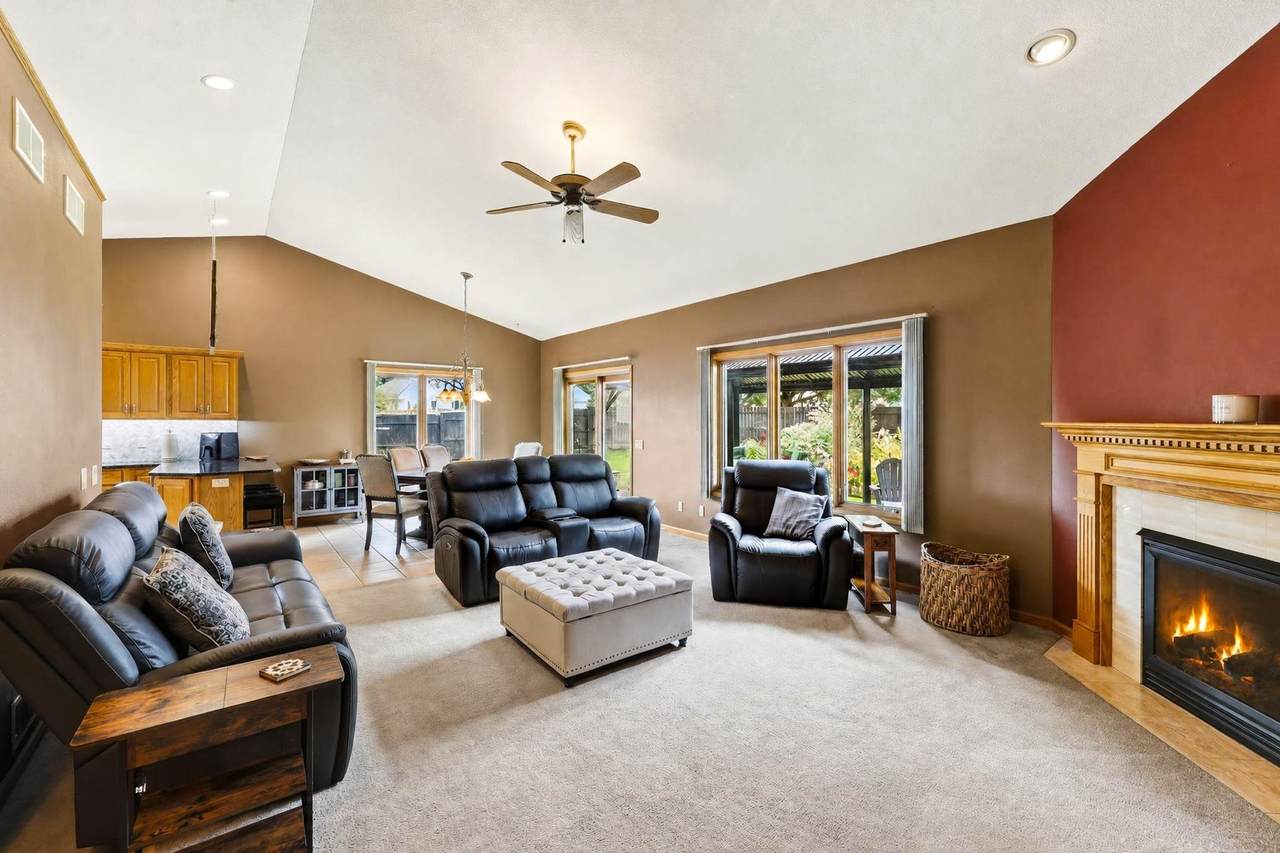 647 Grandview Drive - Photo 1