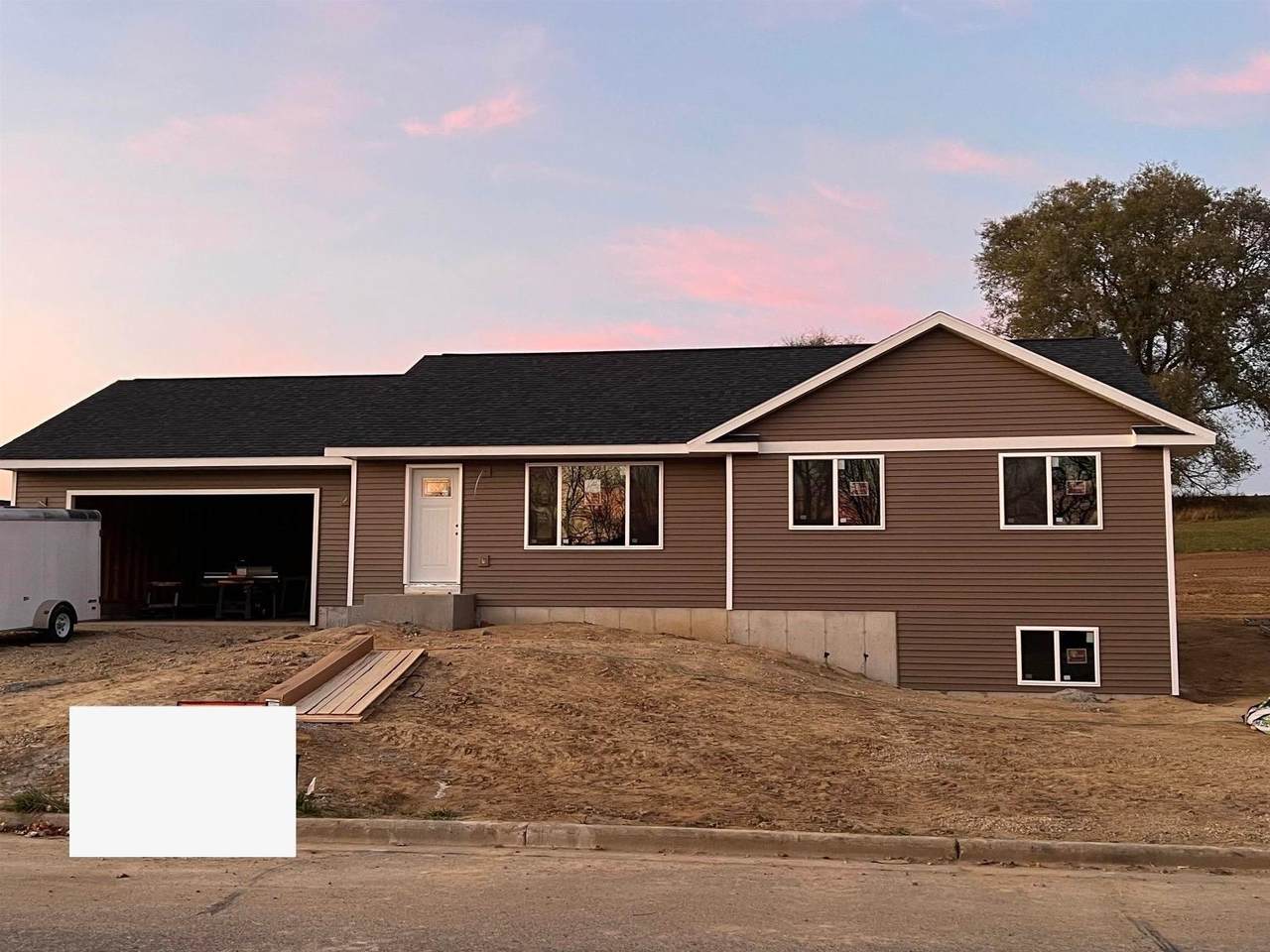 1015 Hay Creek Tr - Photo 1