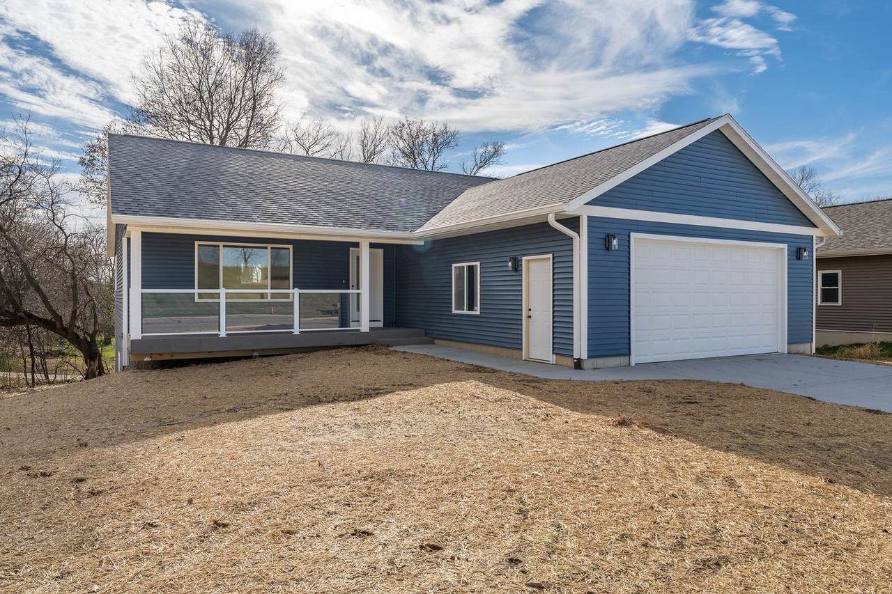 1056 Hay Creek Tr - Photo 1