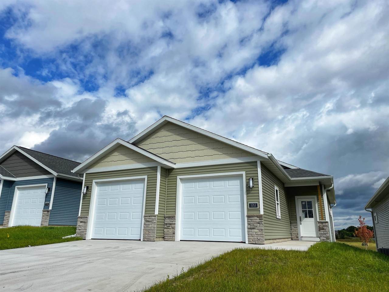 1212 Tivoli Cir - Photo 1