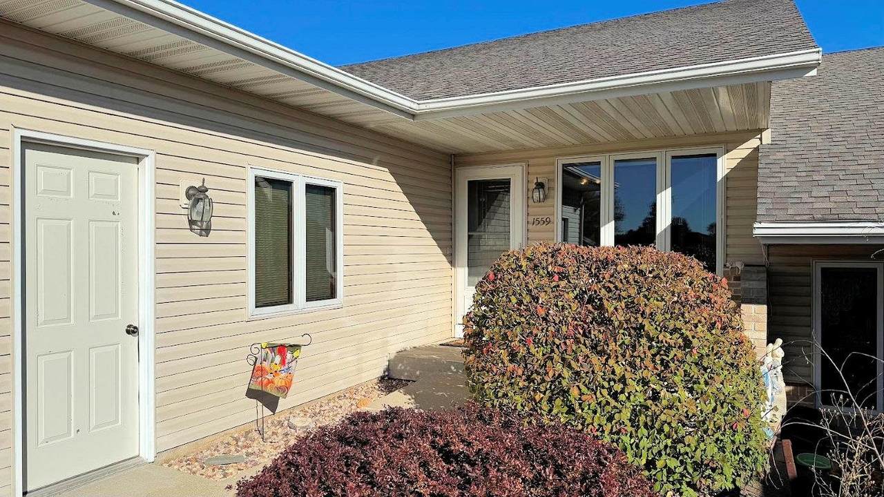 1559 Dewey Avenue - Photo 1