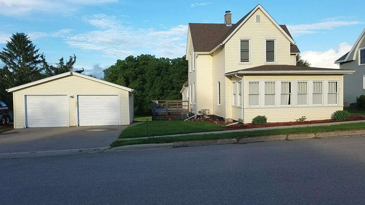 411 Adams St - Photo 1