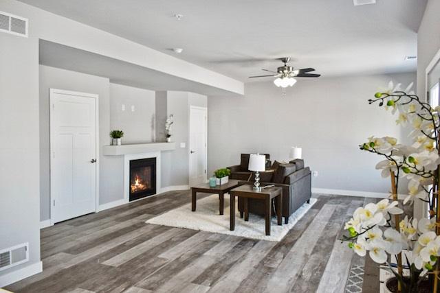 1325 Bunker Hill Dr - Photo 1