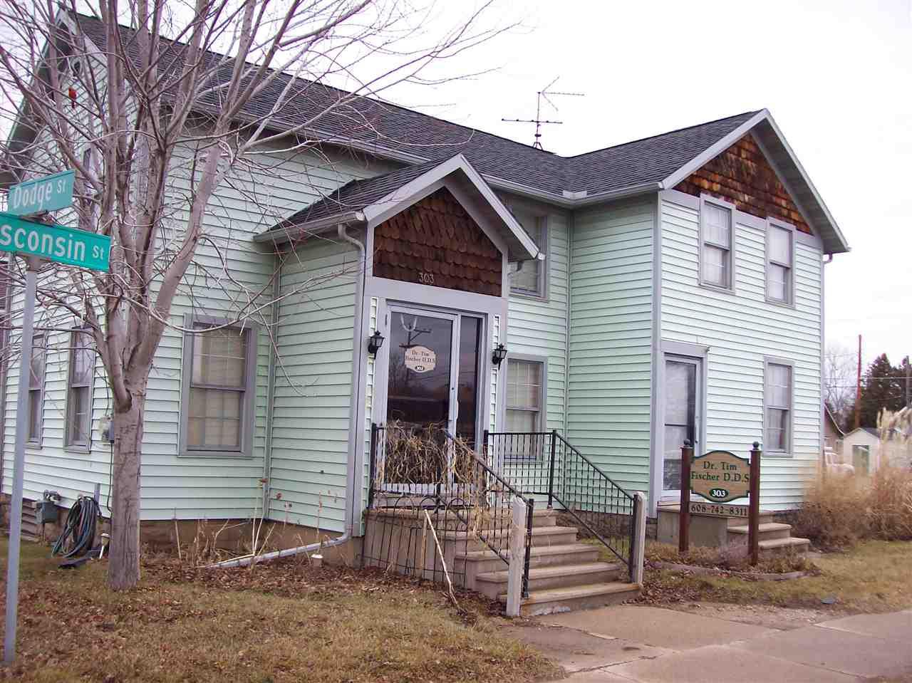 303 Wisconsin St - Photo 1