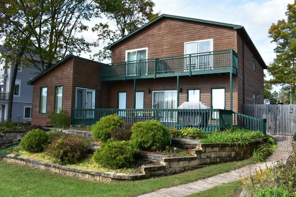 1270 Hiawatha Dr - Photo 1