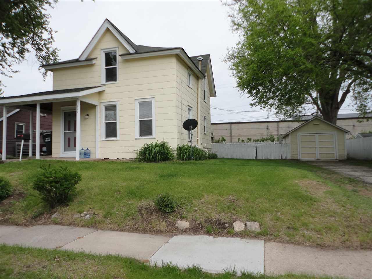 121 Burns St - Photo 1