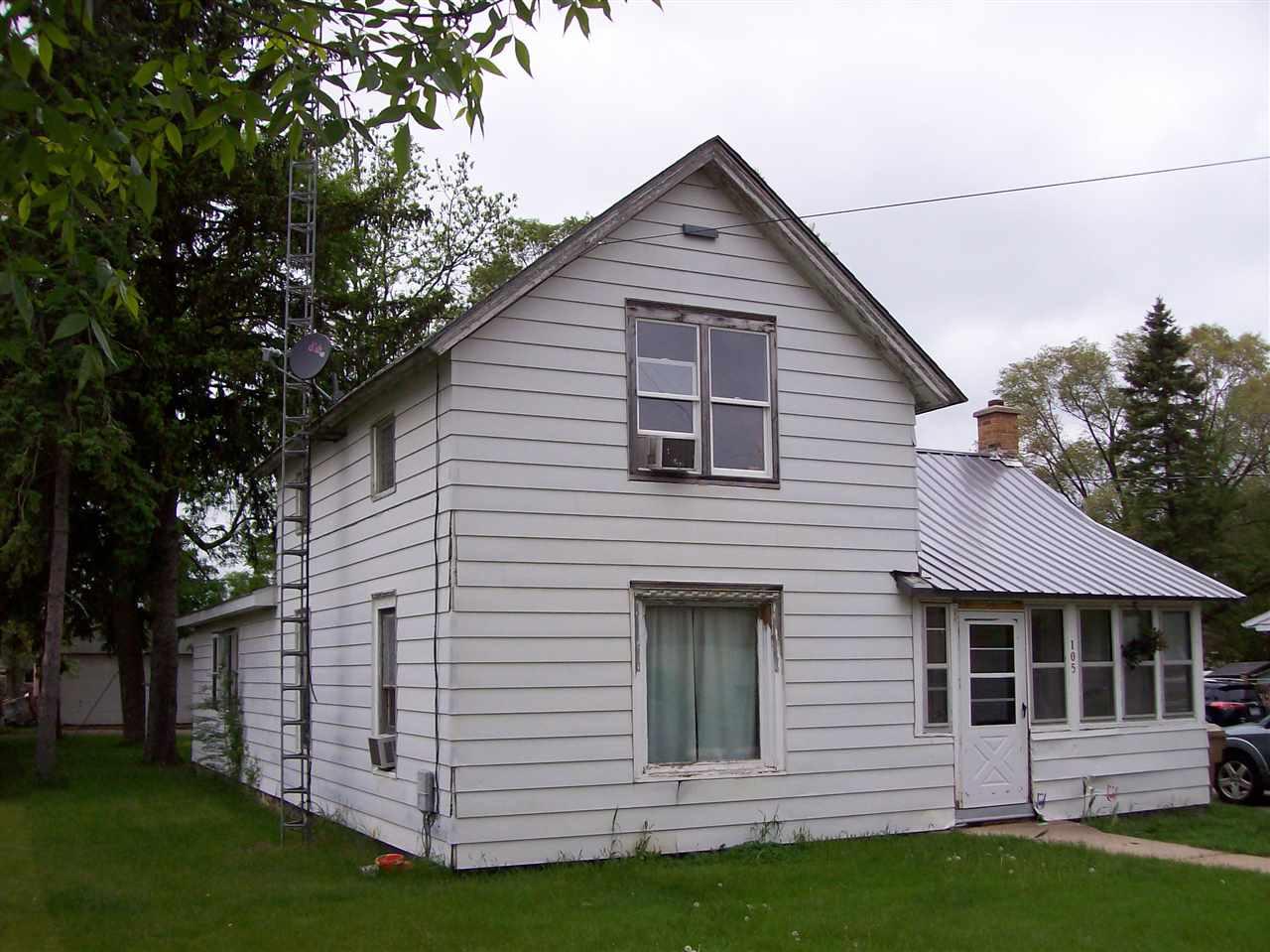 105 Sanborn St - Photo 1