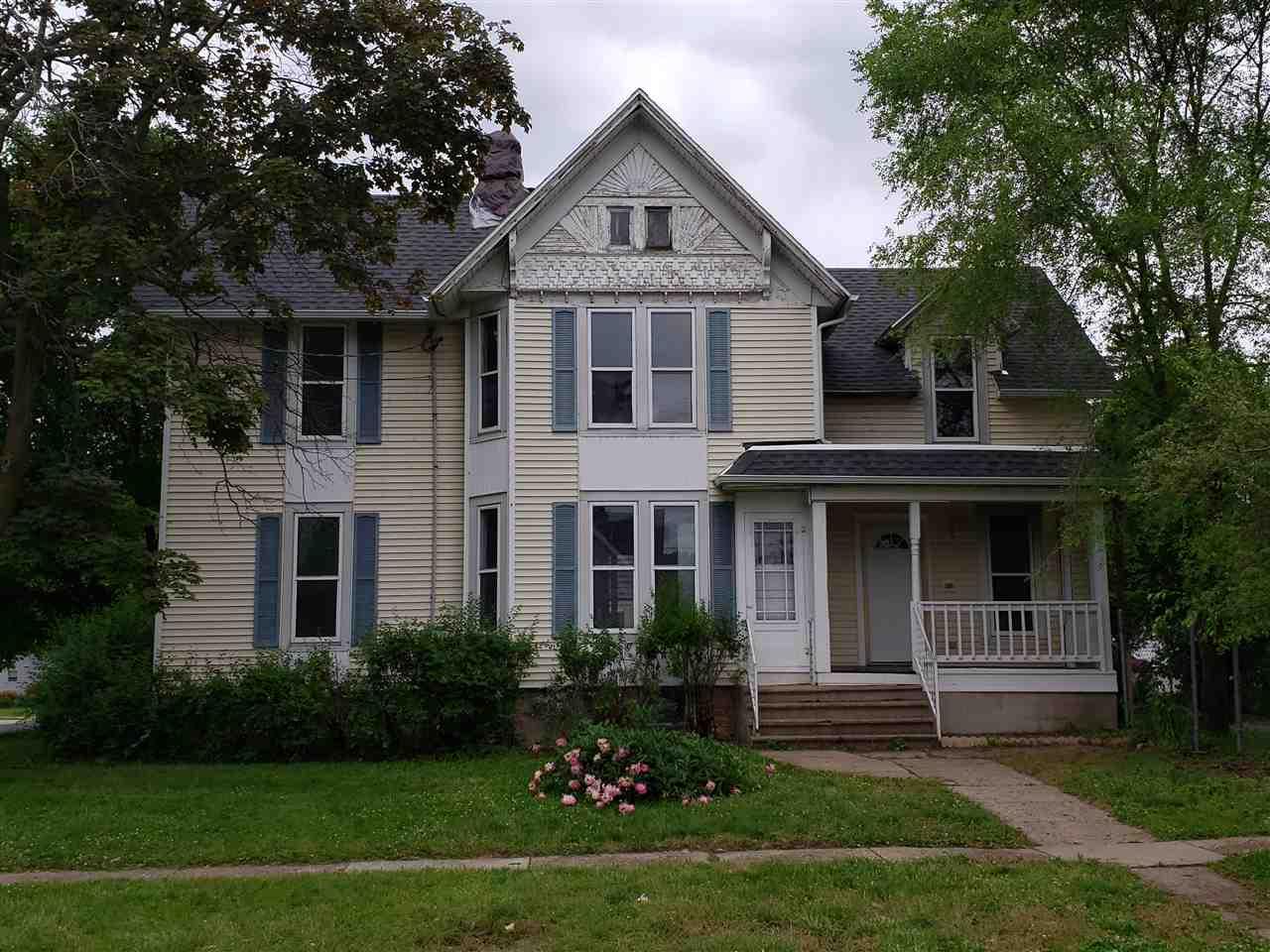 1203 St Lawrence Ave - Photo 1