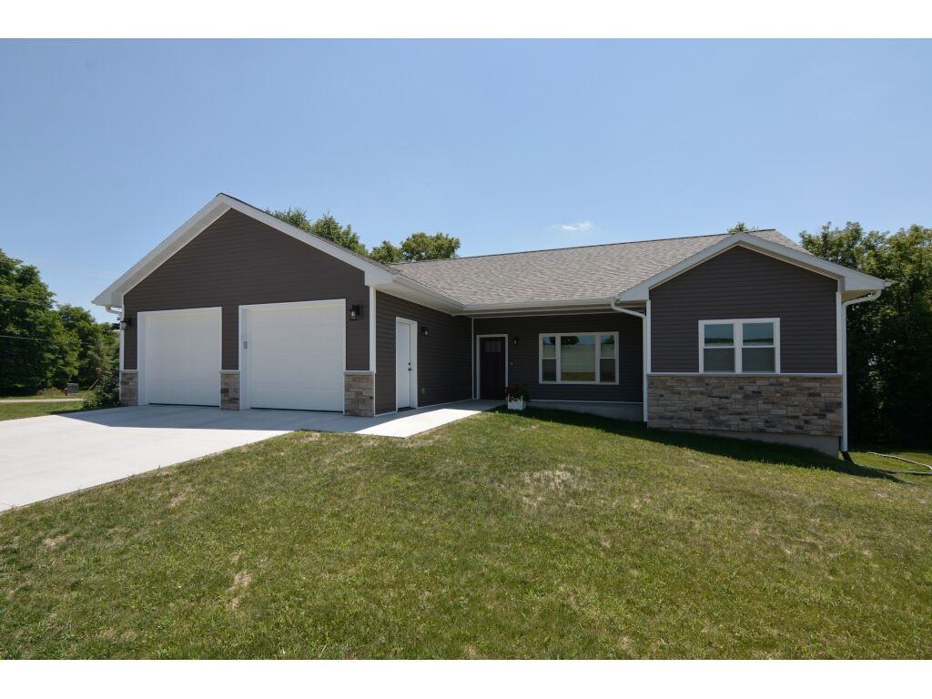 1046 Hay Creek Tr - Photo 1