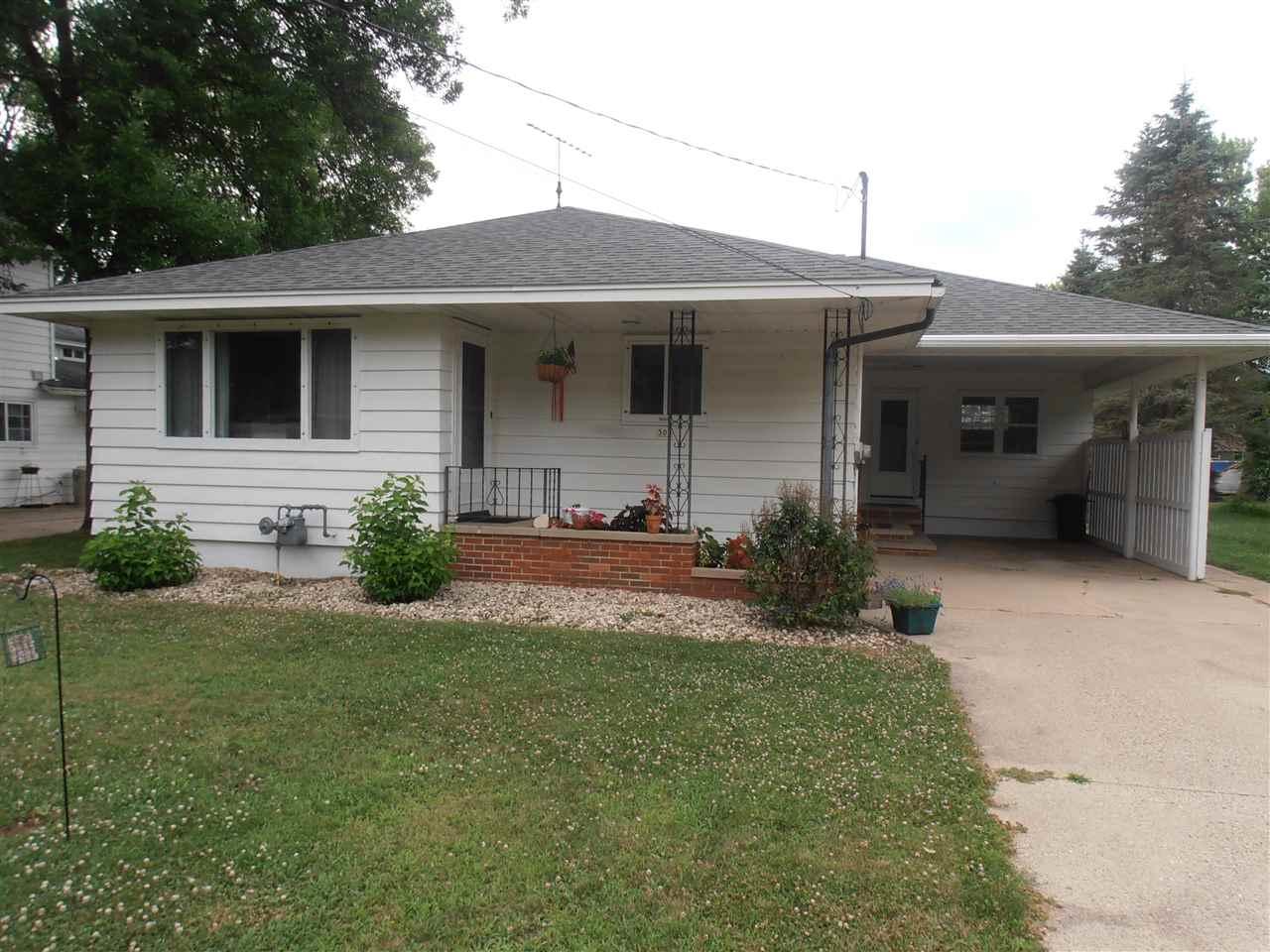 304 Chestnut St - Photo 1