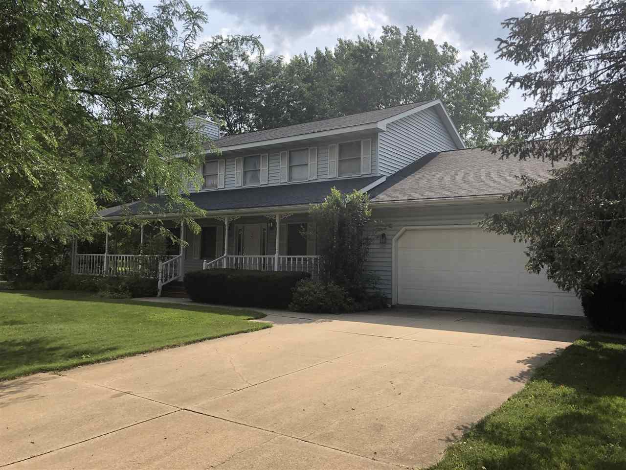 220 Lawrence Ave - Photo 1