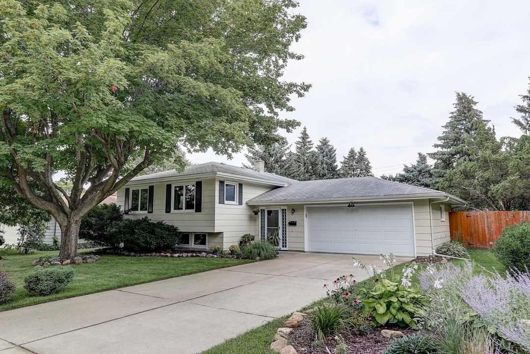 1706 Windom Way - Photo 1