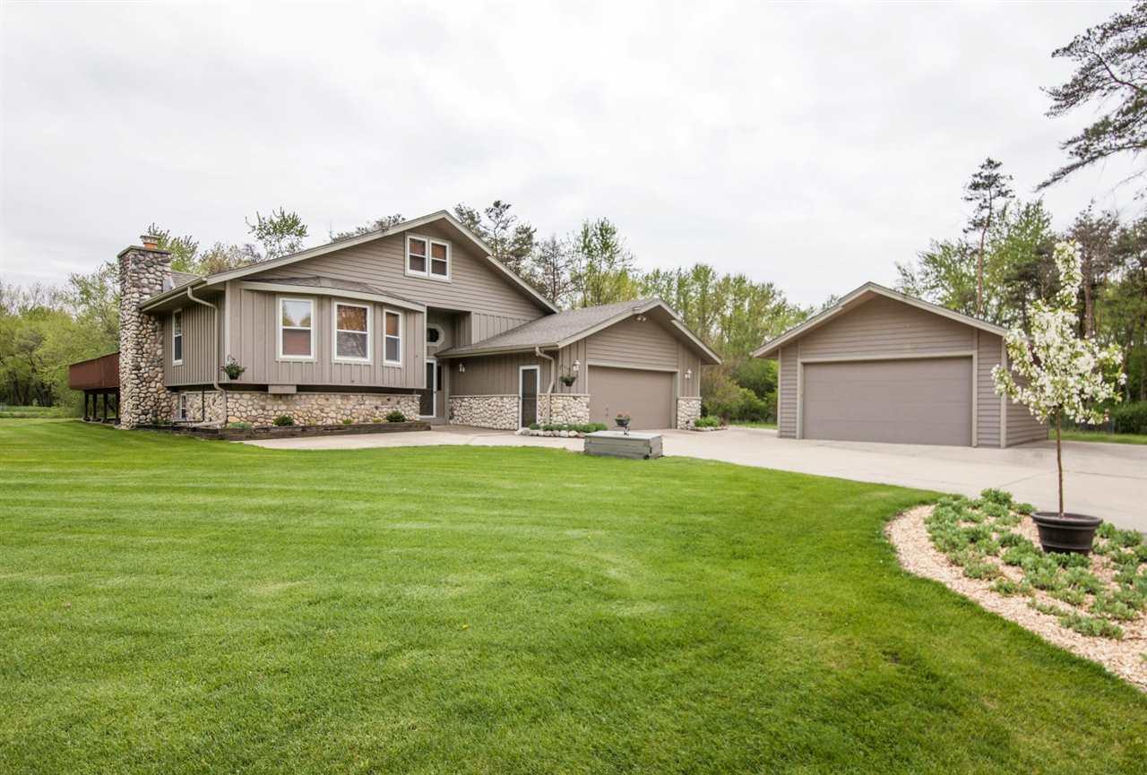W370S4885 Pine View Ln - Photo 1