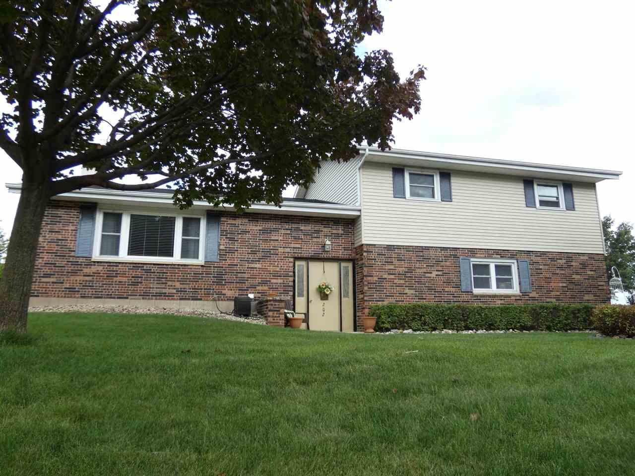 202 Splinter St - Photo 1