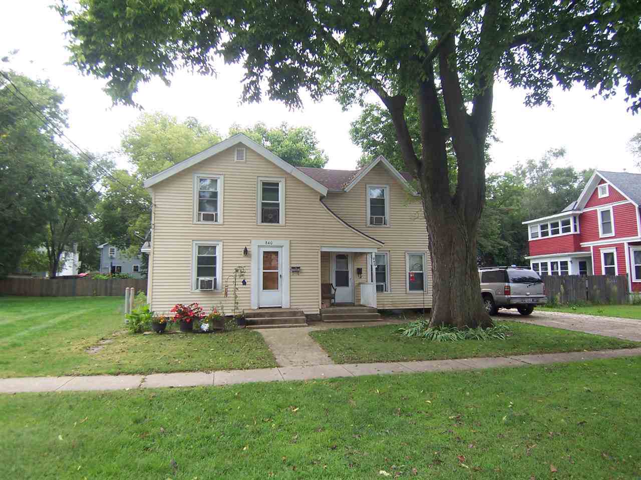 840 Vine St - Photo 1