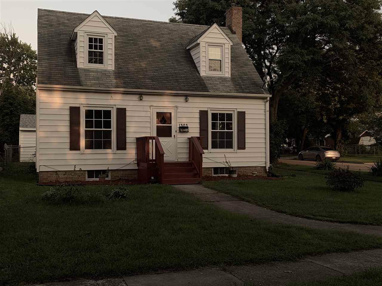 1303 9th St - Photo 1