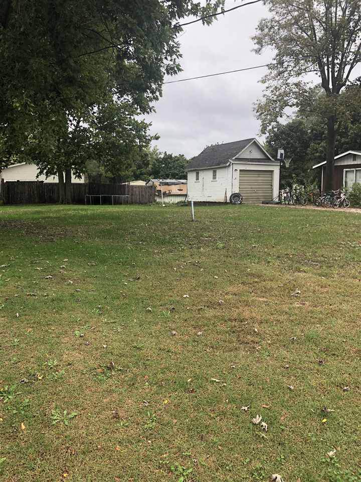 403 Oak St - Photo 1