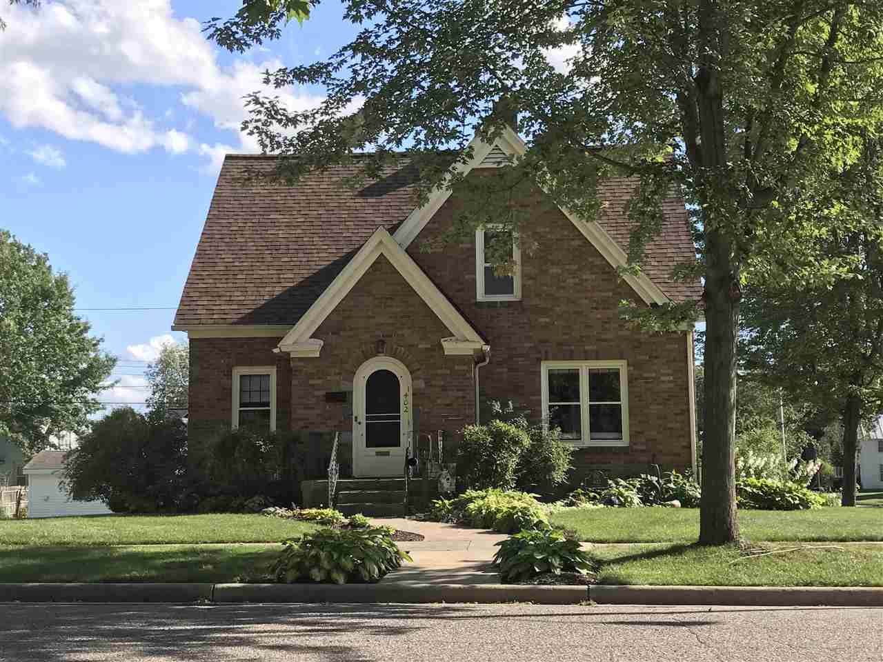 402 10th St - Photo 1