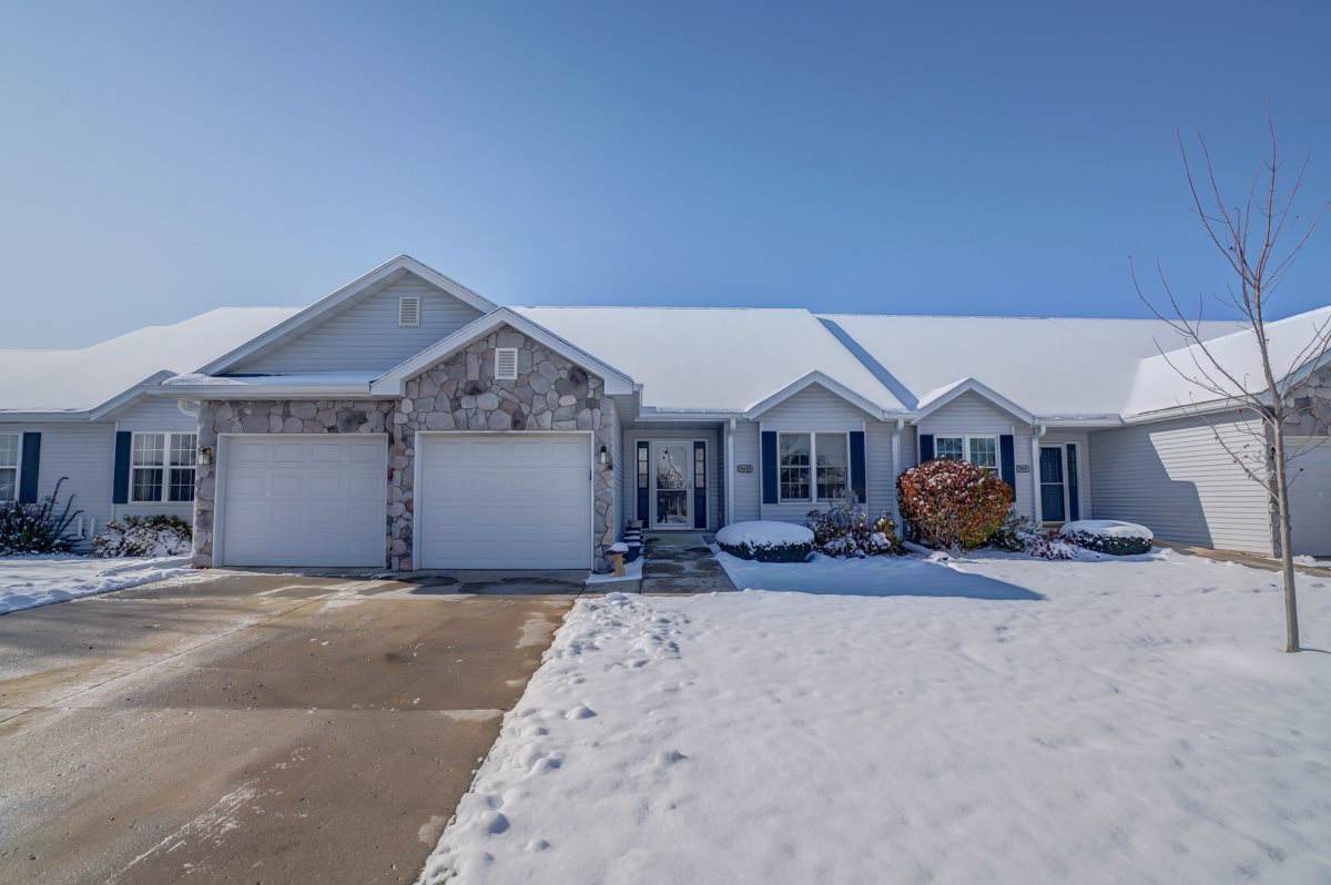 3035 Edmonton Dr - Photo 1
