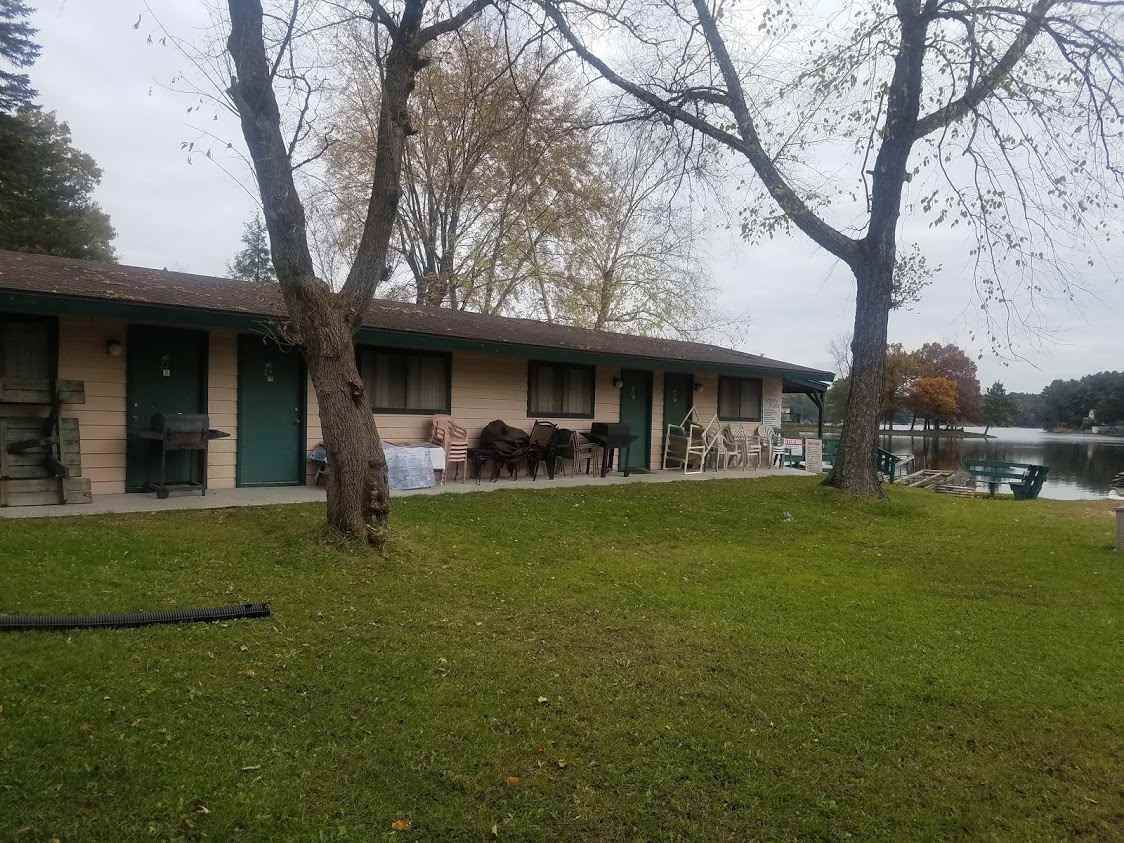 1080 Hiawatha Dr - Photo 1