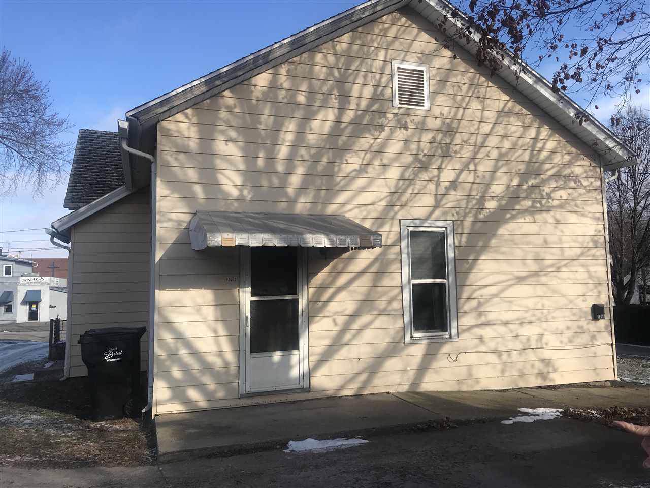 936 Brooks St - Photo 1