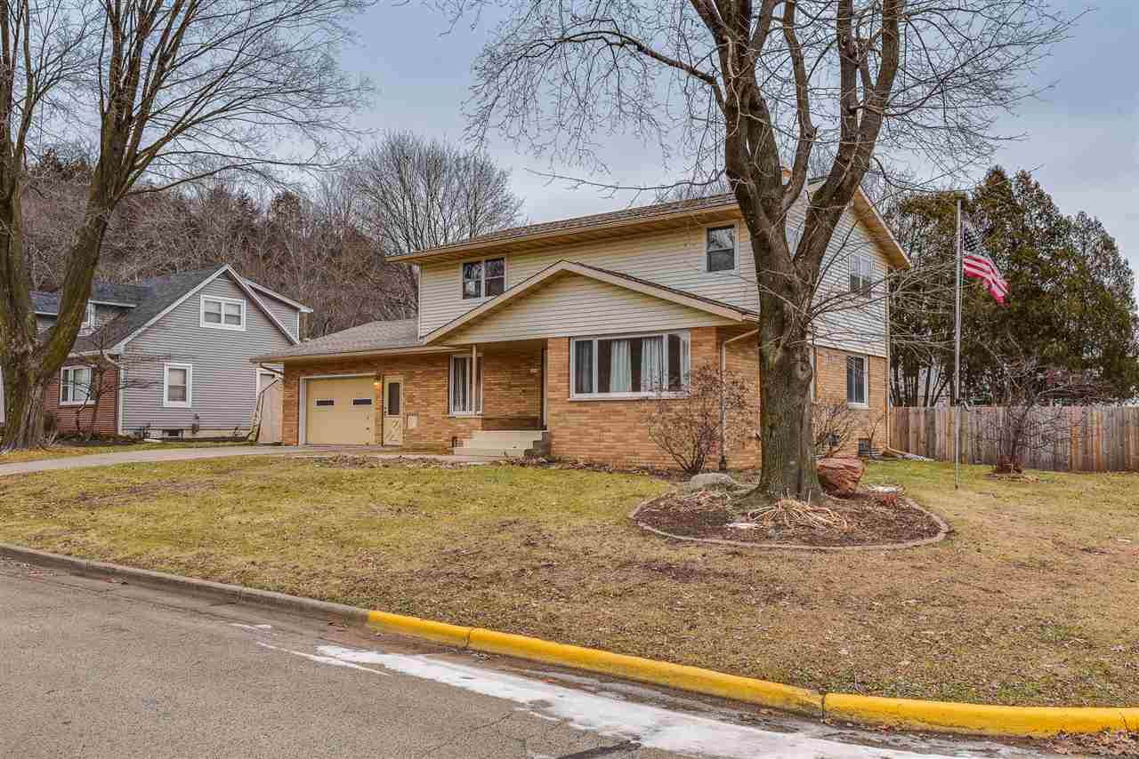 2204 Spring St - Photo 1