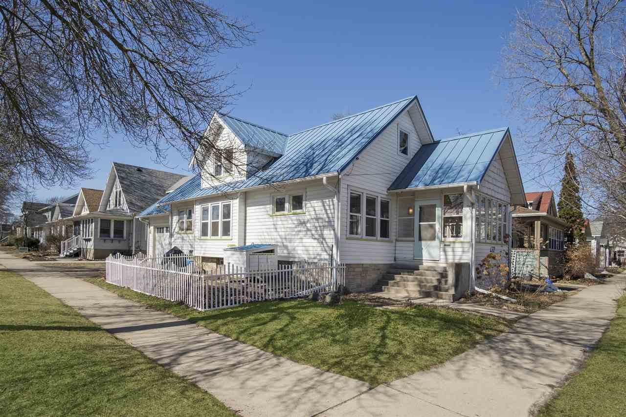422 Russell St - Photo 1