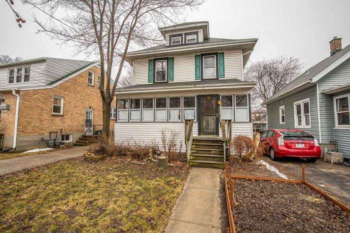 216 Oak St - Photo 1
