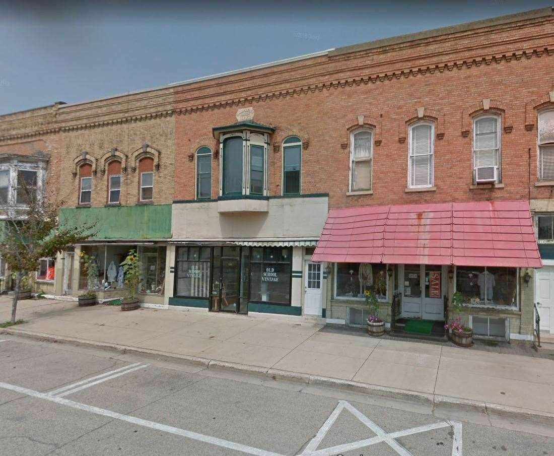 203 Broadway St - Photo 1