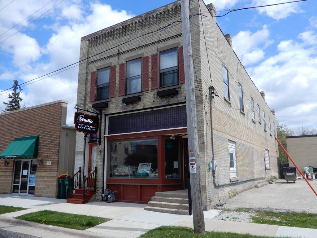 115 Henry St - Photo 1