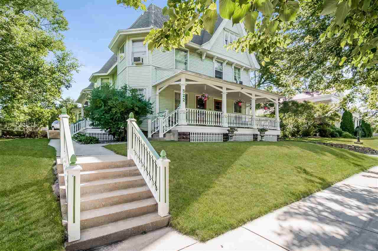 522 Wisconsin St - Photo 1