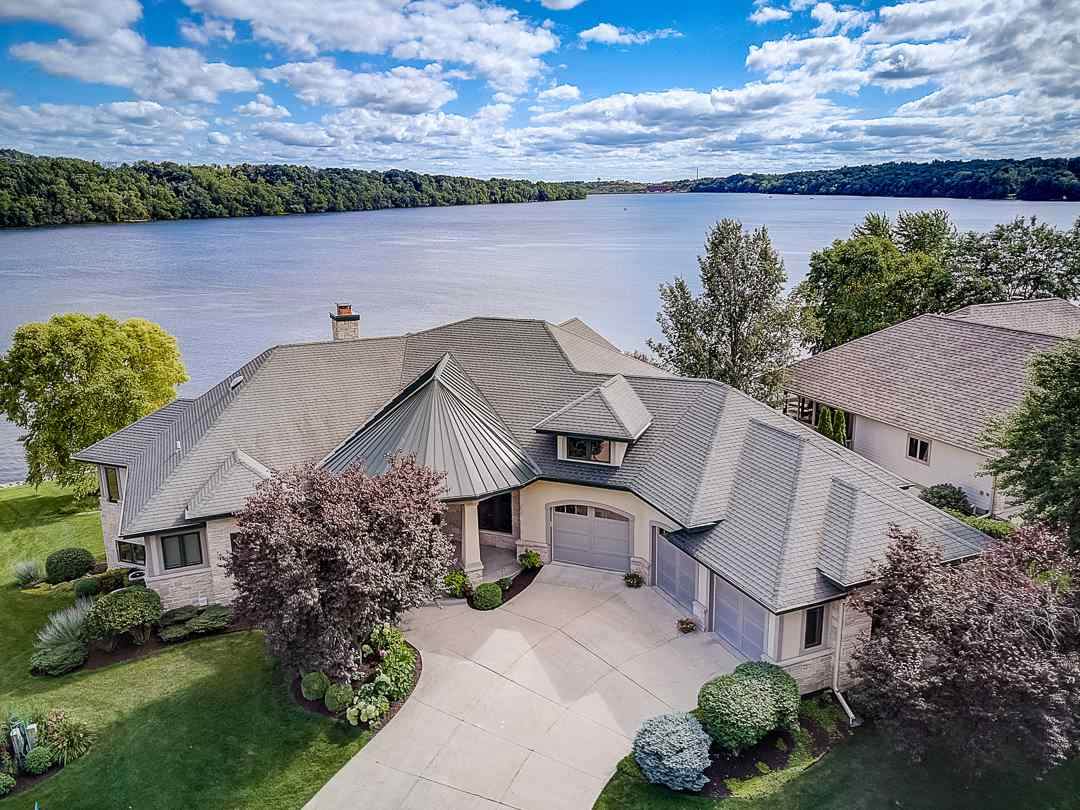 E12237 Waters Edge Ct - Photo 1