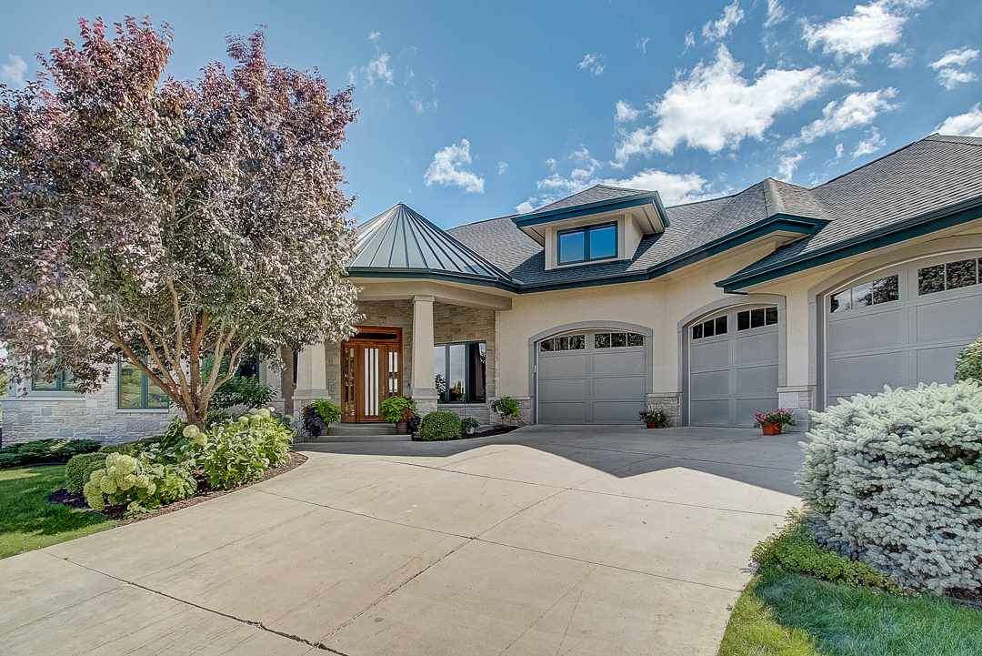 E12237 Waters Edge Ct - Photo 1
