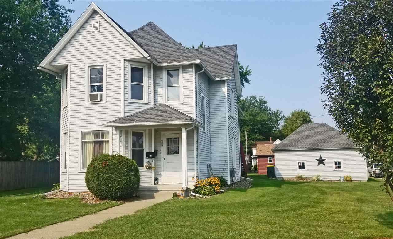 452 Tyler St - Photo 1