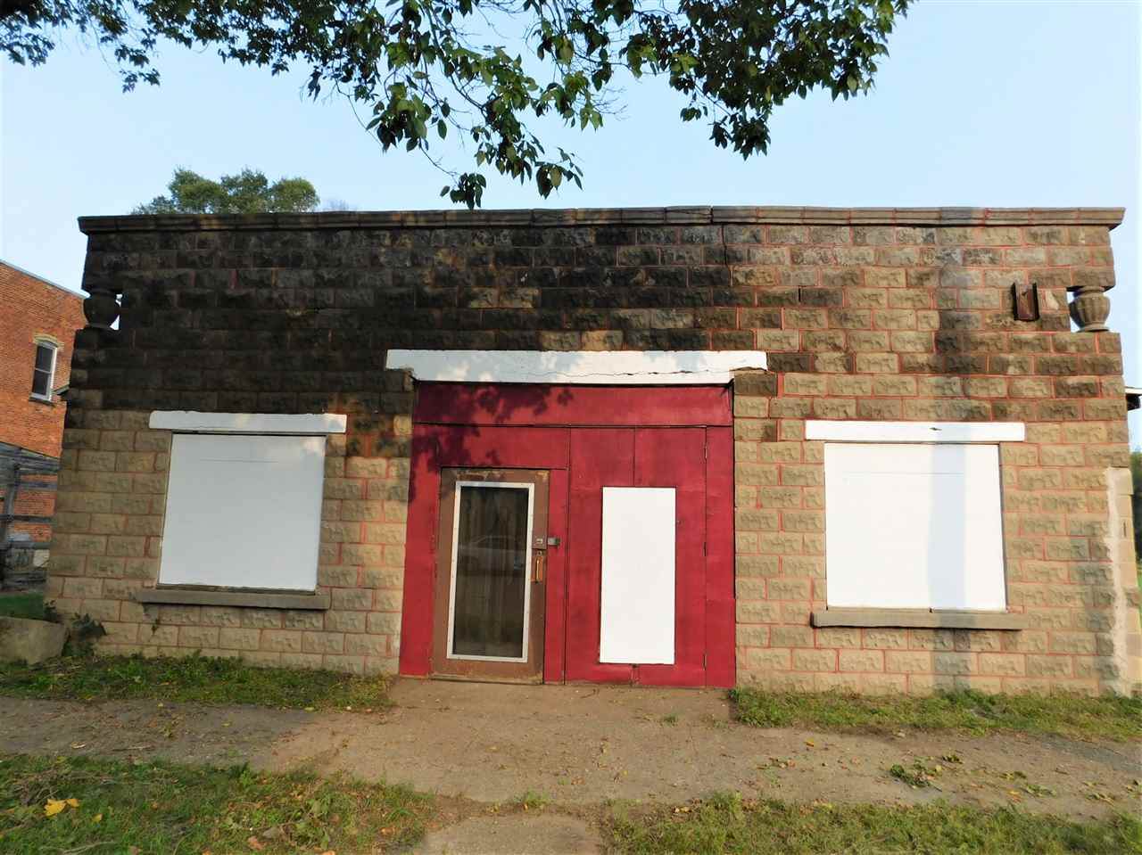 321 Oak St - Photo 1