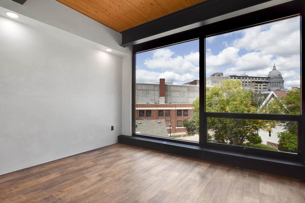 211 Henry St - Photo 1