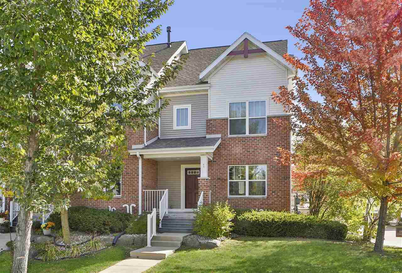 711 Cricket Ln - Photo 1
