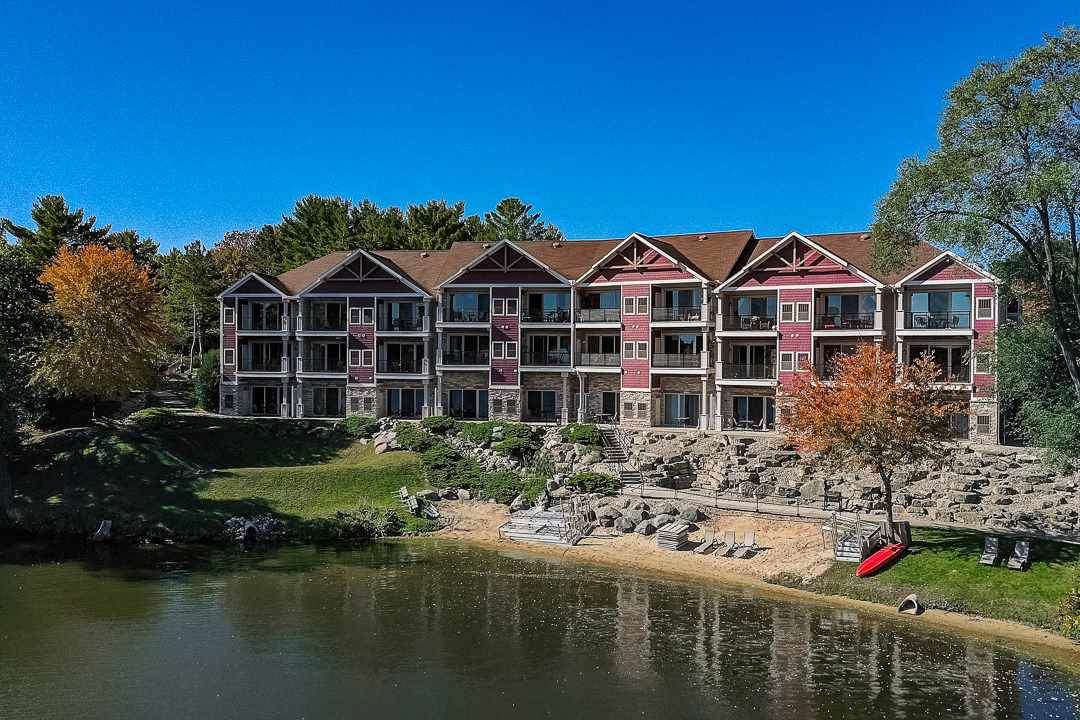 680 Hiawatha Dr - Photo 1