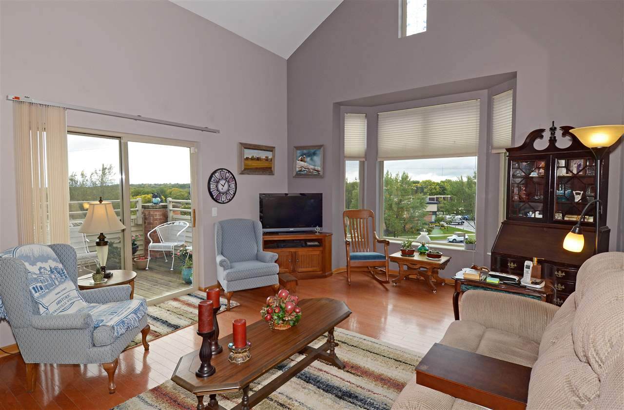 301 Harbour Town Dr - Photo 1