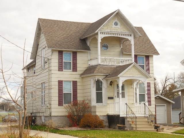 211 University Ave - Photo 1
