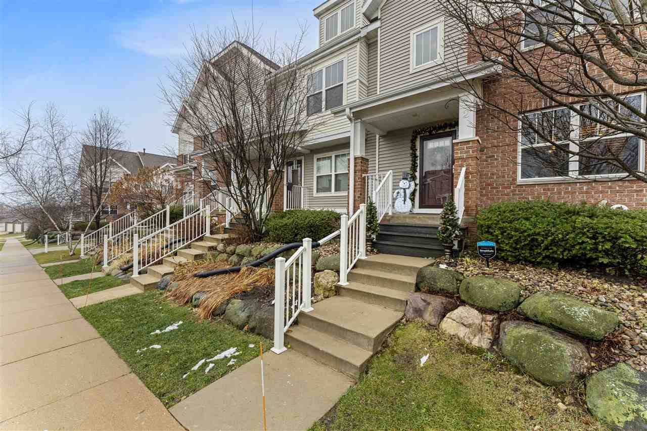 711 Cricket Ln - Photo 1
