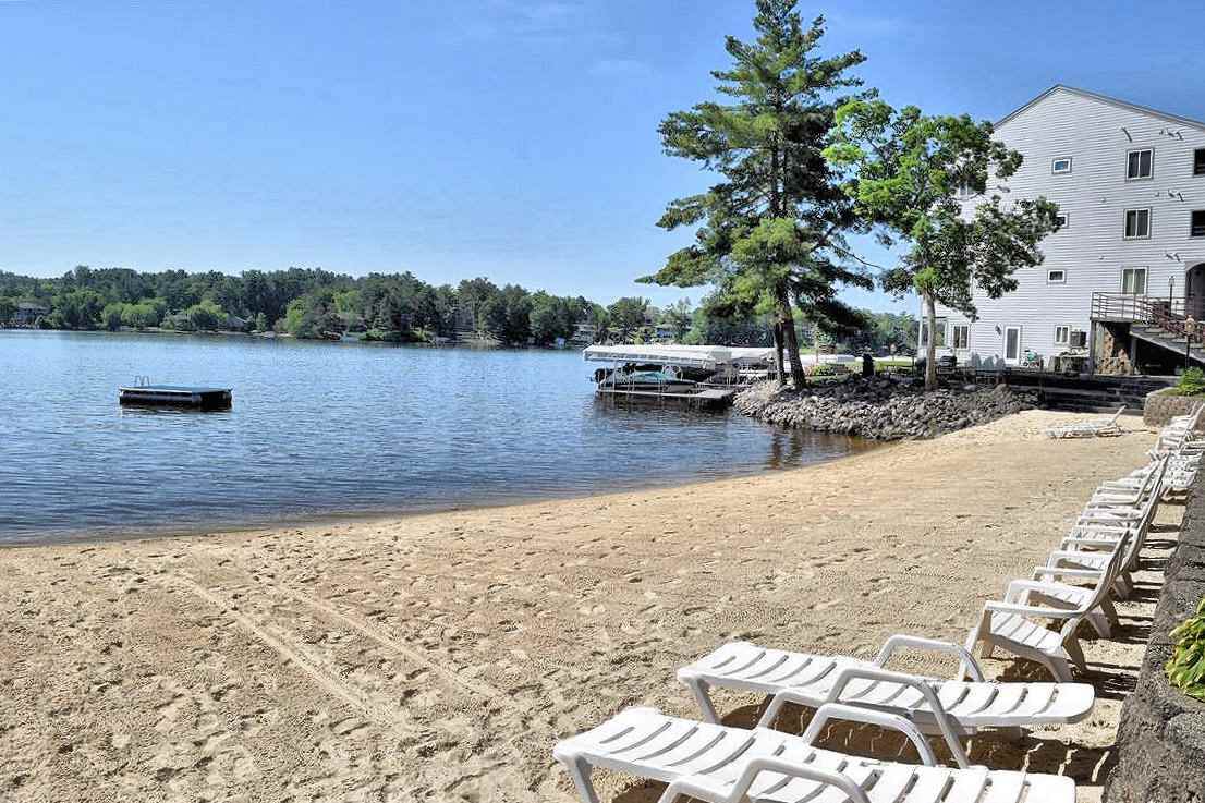 530 Hiawatha Dr - Photo 1