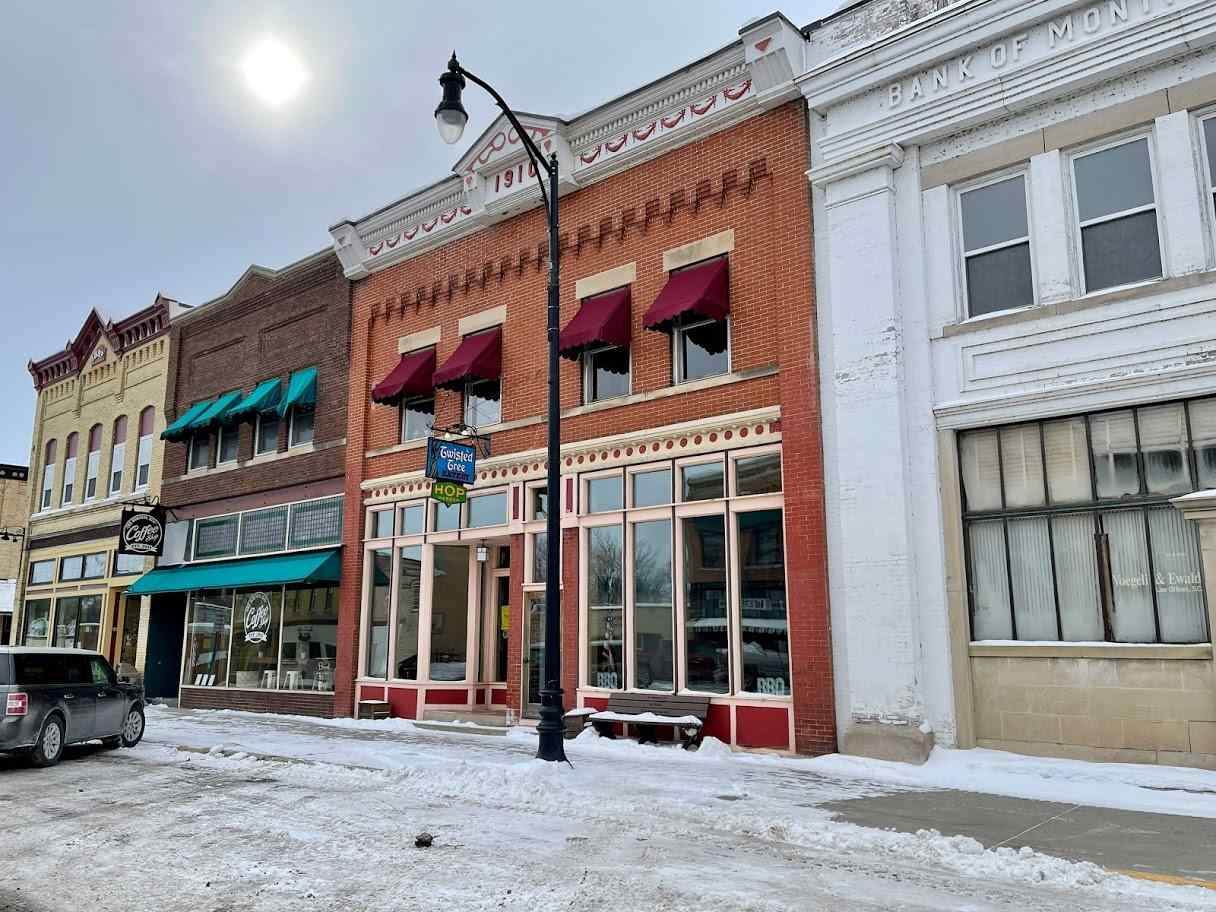 209 Main St - Photo 1