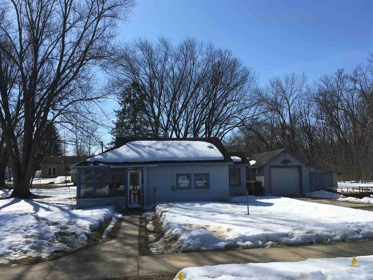 317 Broadway St - Photo 1